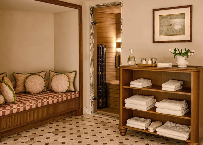Saint James Paris