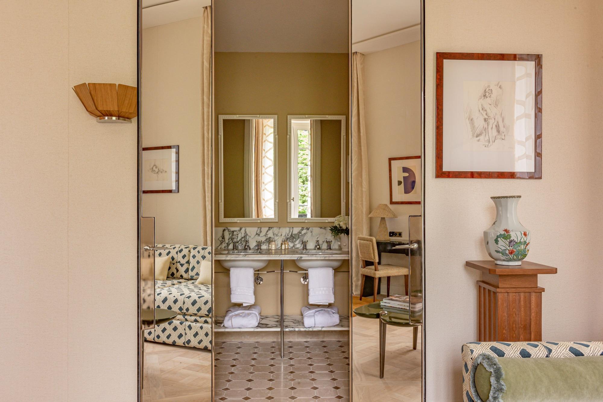 Saint Hotel 5*